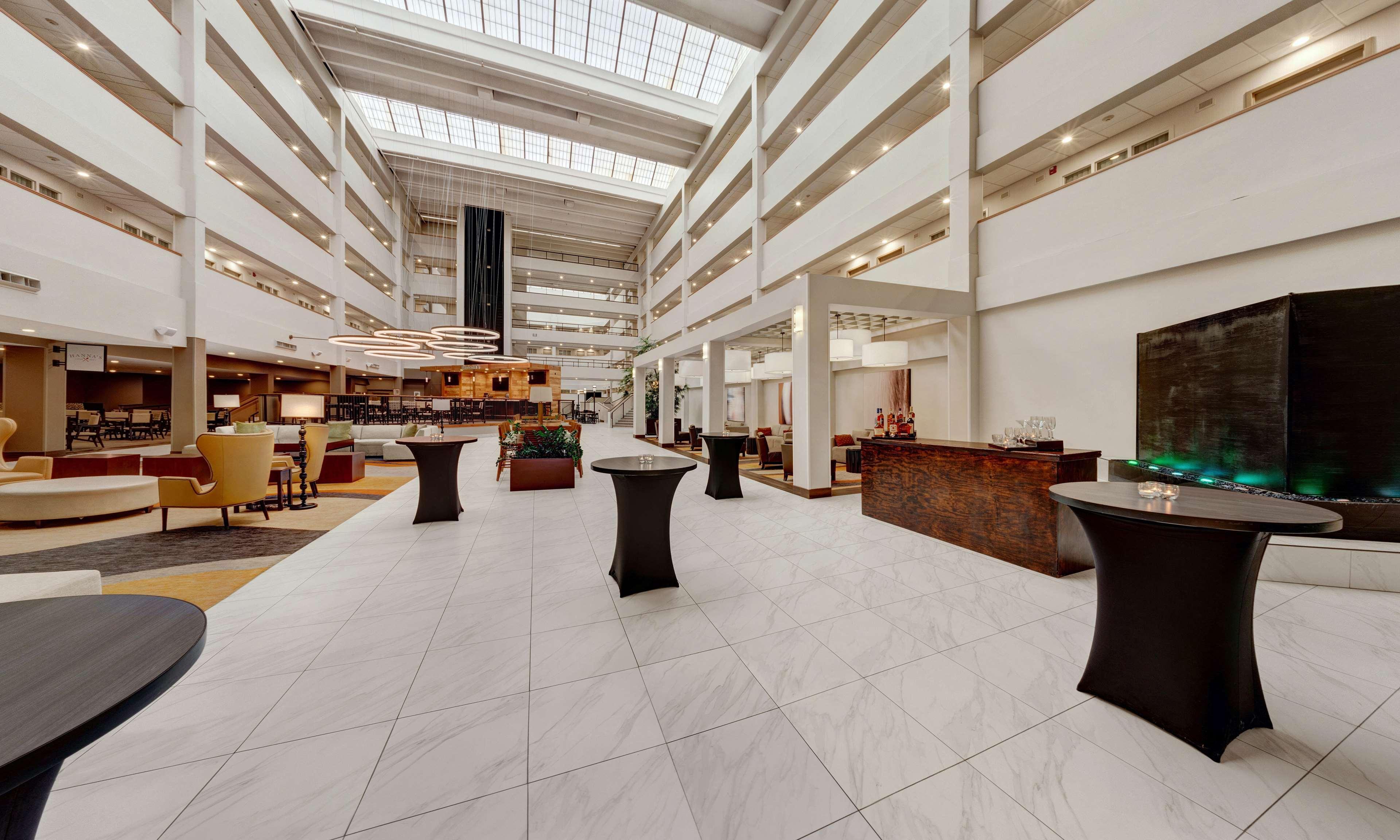 Embassy Suites By Hilton Milwaukee Brookfield Exterior foto