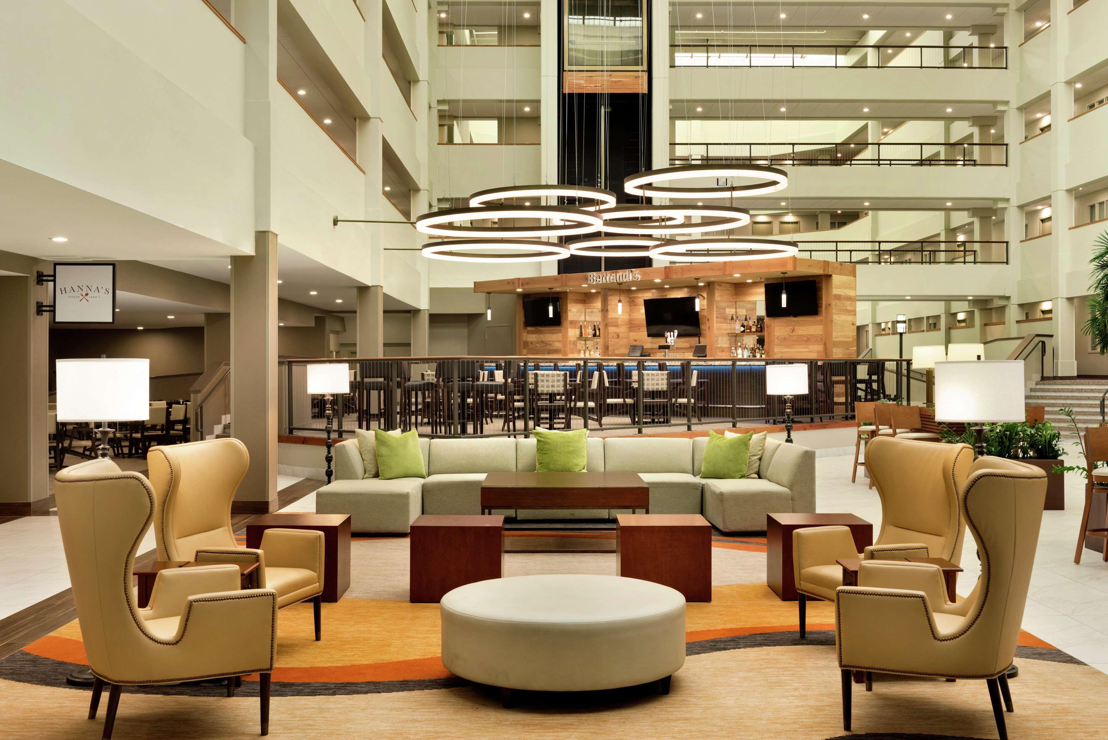 Embassy Suites By Hilton Milwaukee Brookfield Exterior foto