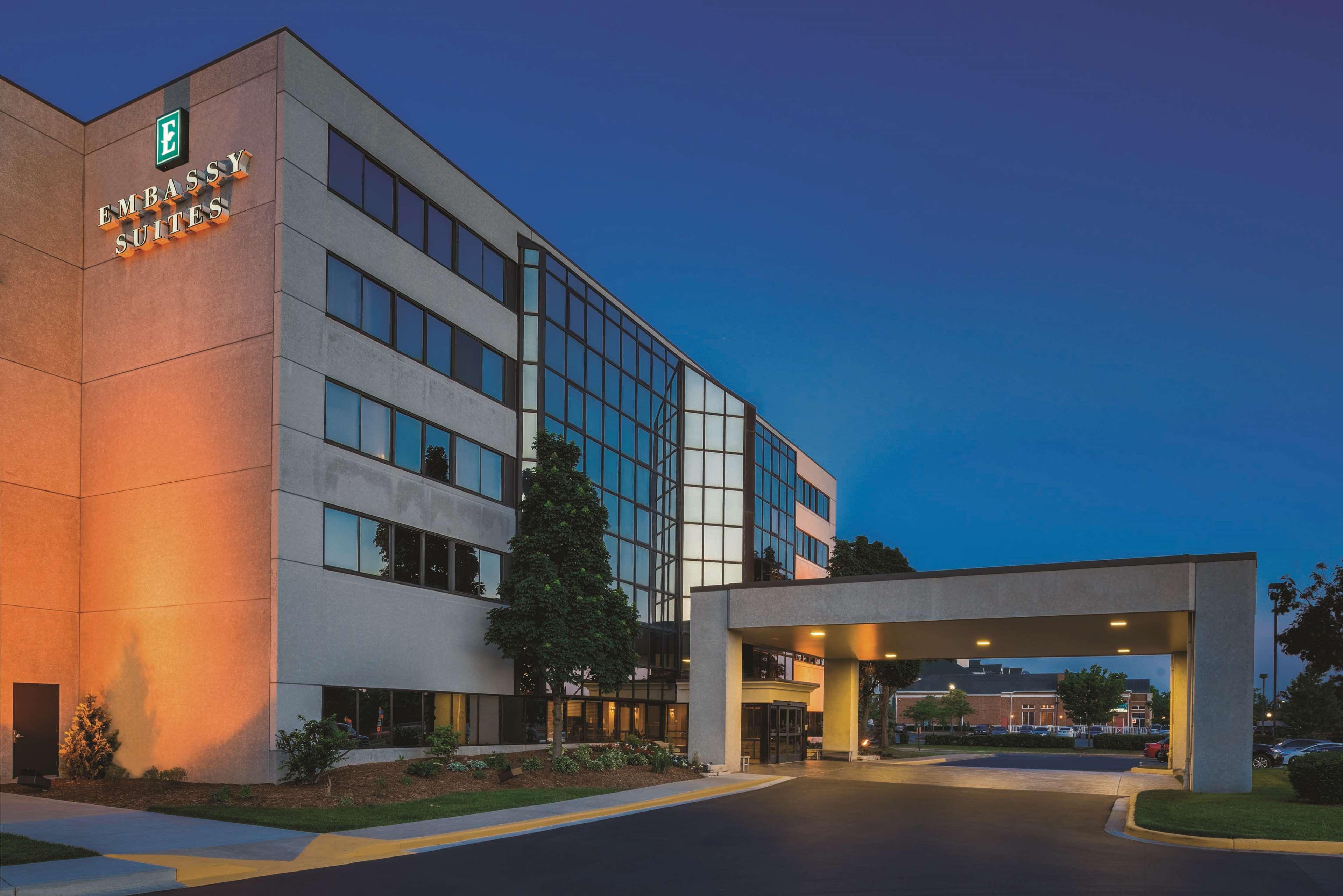 Embassy Suites By Hilton Milwaukee Brookfield Exterior foto