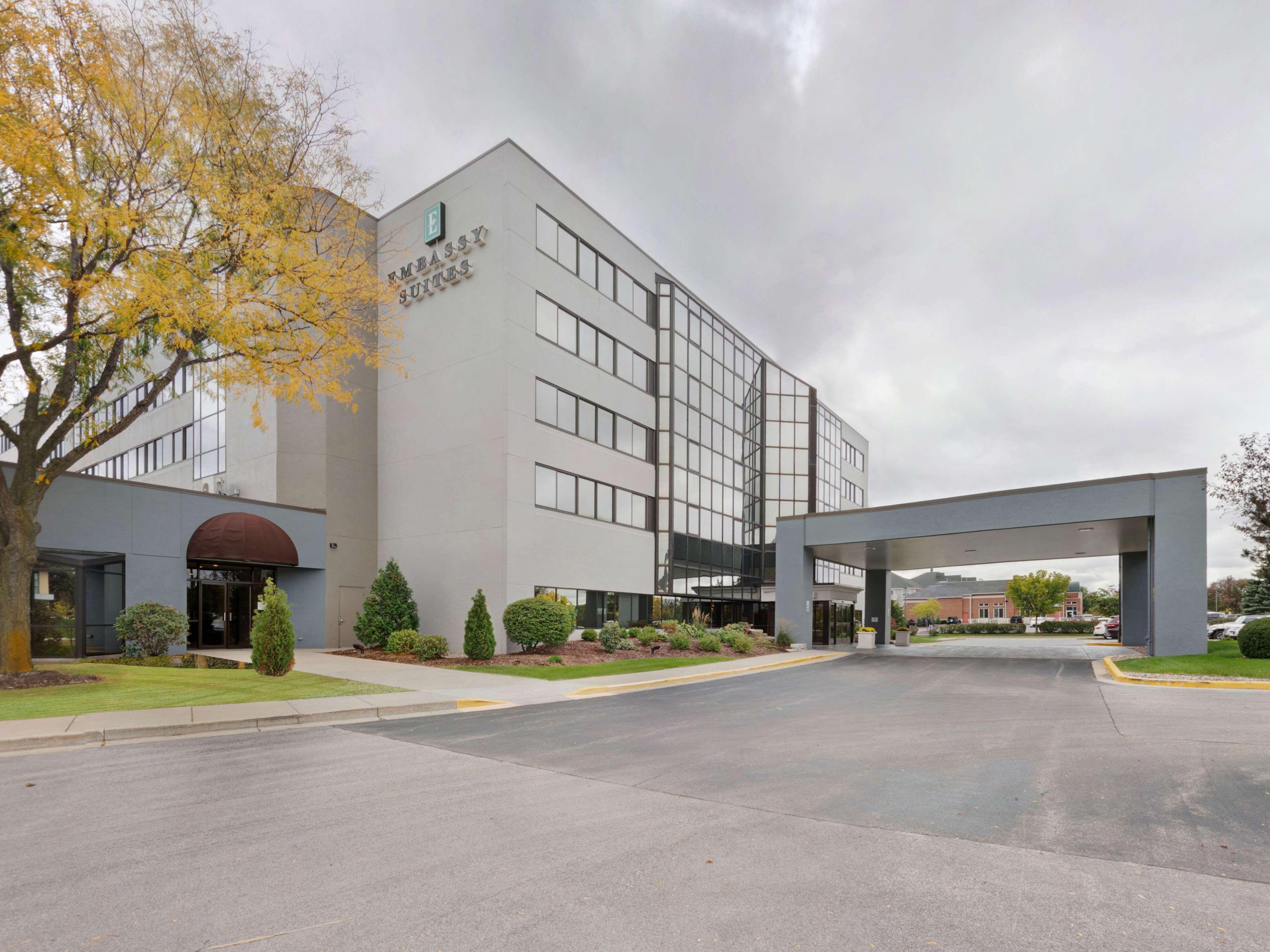 Embassy Suites By Hilton Milwaukee Brookfield Exterior foto